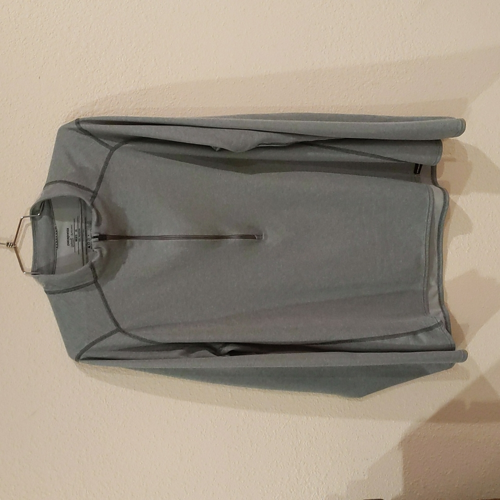 Patagonia Thermal. light weight grey, long sleeve 1/4-1/2 zip sz XL